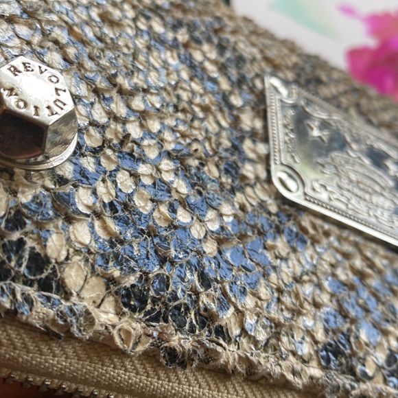 Revolution Wallet Animal Print - Picture 4 of 8